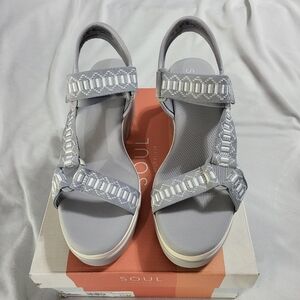 Naturalizer women size 11 sandles